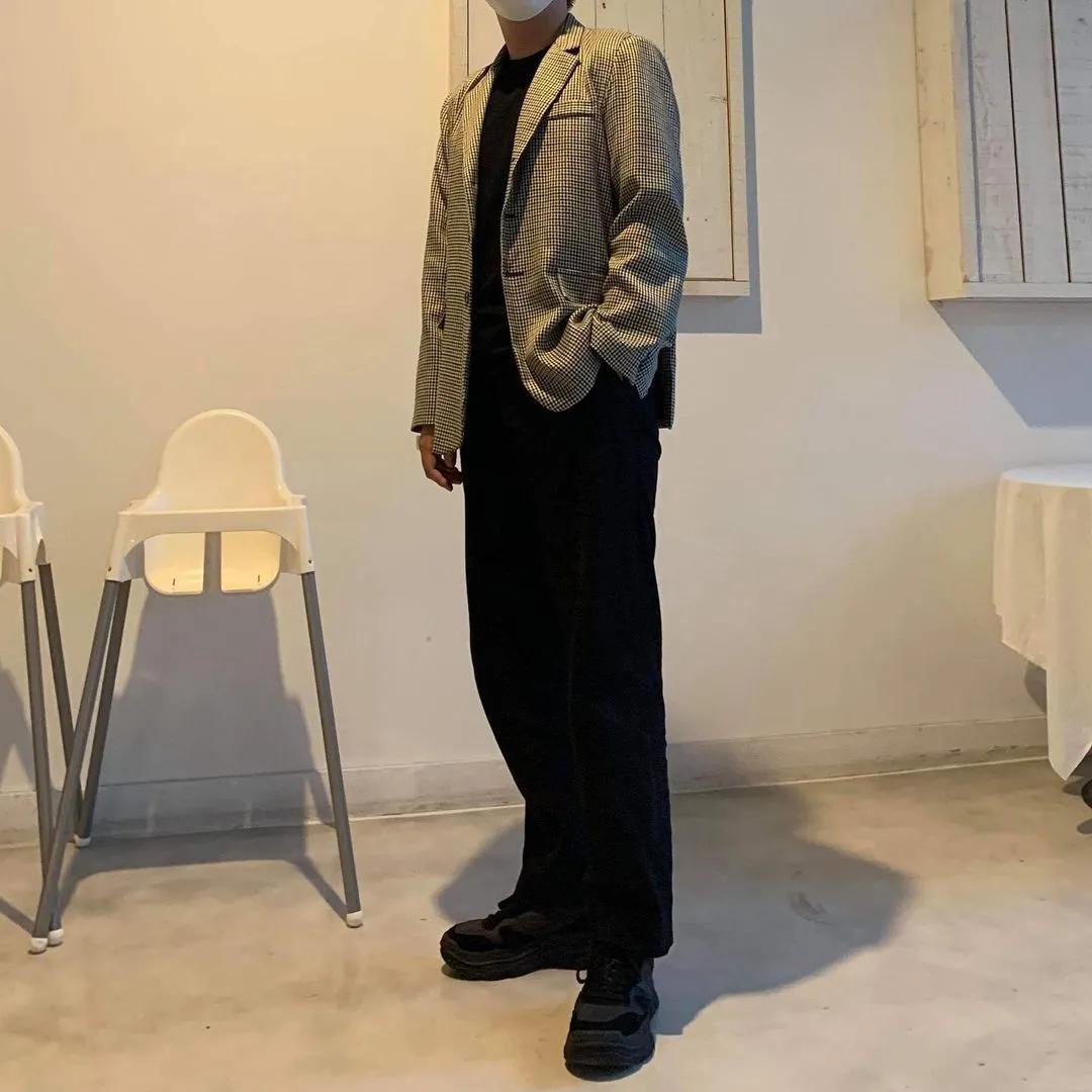 为什么韩国人总能把丑鞋穿成爆款，拍照技巧发色妆容，配饰少不了