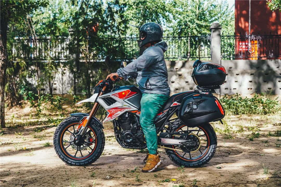 银钢铁拳250到底值不值得入手,1万左右的重型拉力车