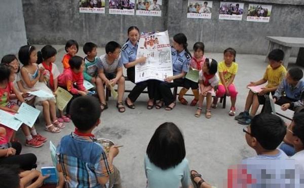 熊孩子往井盖扔鞭炮被炸飞,熊孩子往井盖中扔鞭炮被炸飞后续