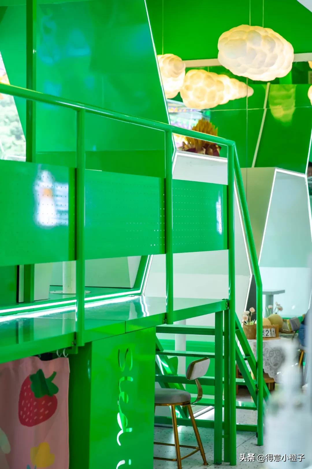 天热了就馋这一口热气腾腾的火锅,天热了就馋这碗冰爽的芋圆水果捞