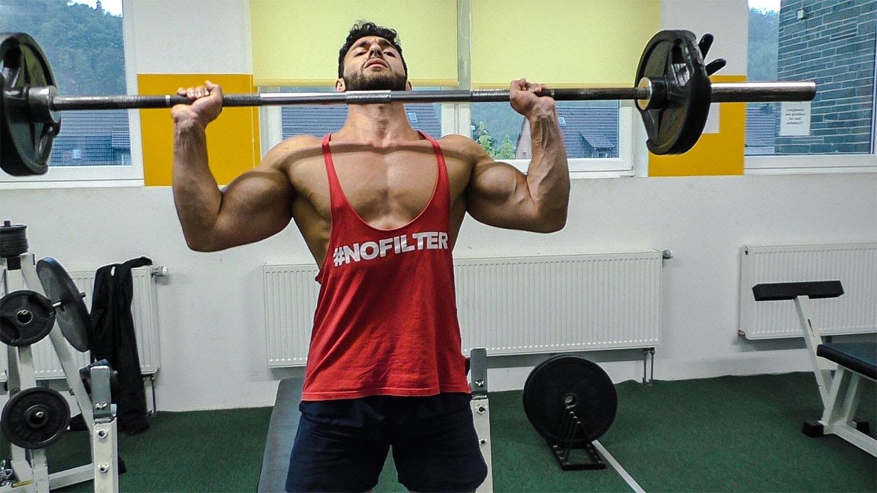 同样是杠铃推举，站姿比坐姿强在哪里？这几个要点让动作安全高效