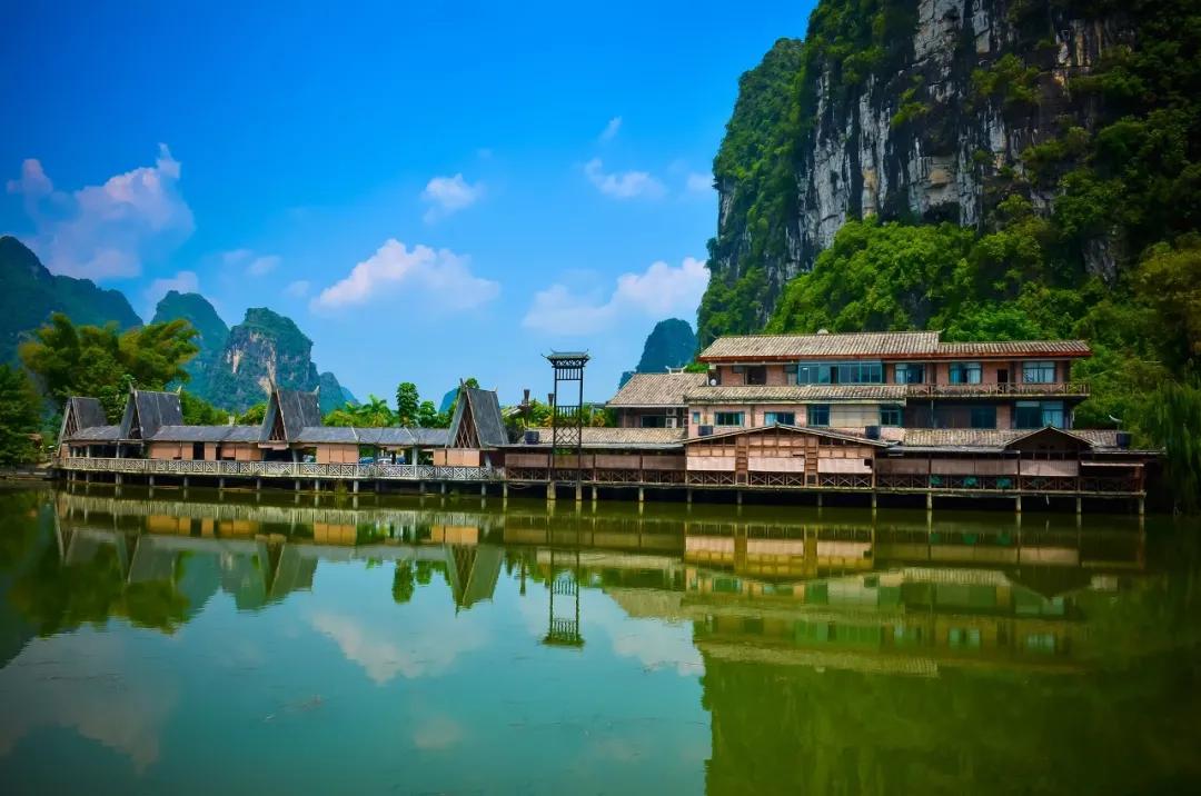 广西这片地方，美如仙境，万里雪白花海，春去旅居好去处