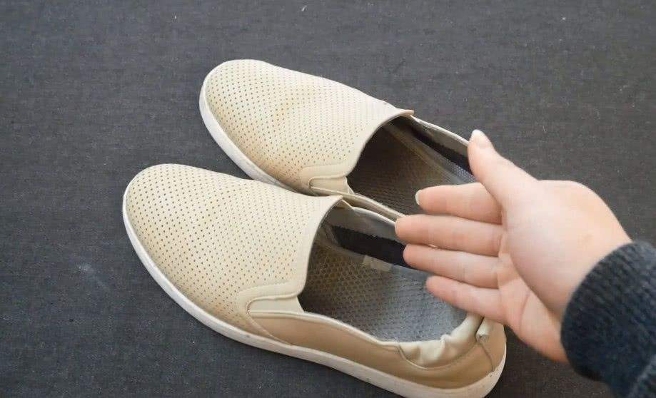 鞋子发臭最简单的方法,鞋子发臭怎么办教你一招轻松解决