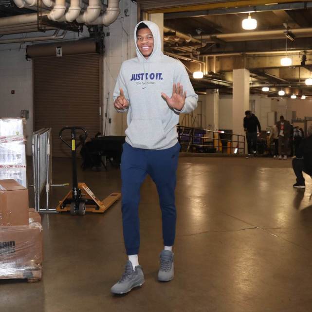 字母哥合同今年到期吗,字母哥现在有多少合同