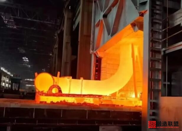 被李依依赞誉为“鬼斧神工”的宏润核装5万吨挤压机有何过人之处