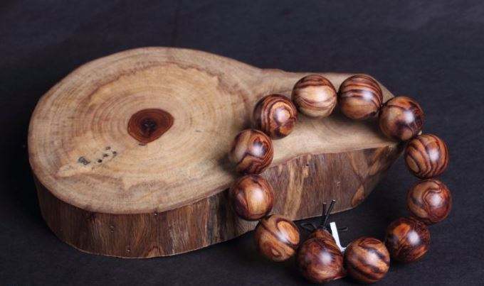 海南黄花梨如何判断价格高低的,海南黄花梨糠梨手串价格