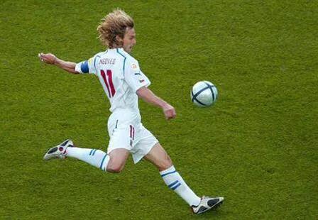 内德维德实况足球什么位置,实况足球传奇内德维德数据