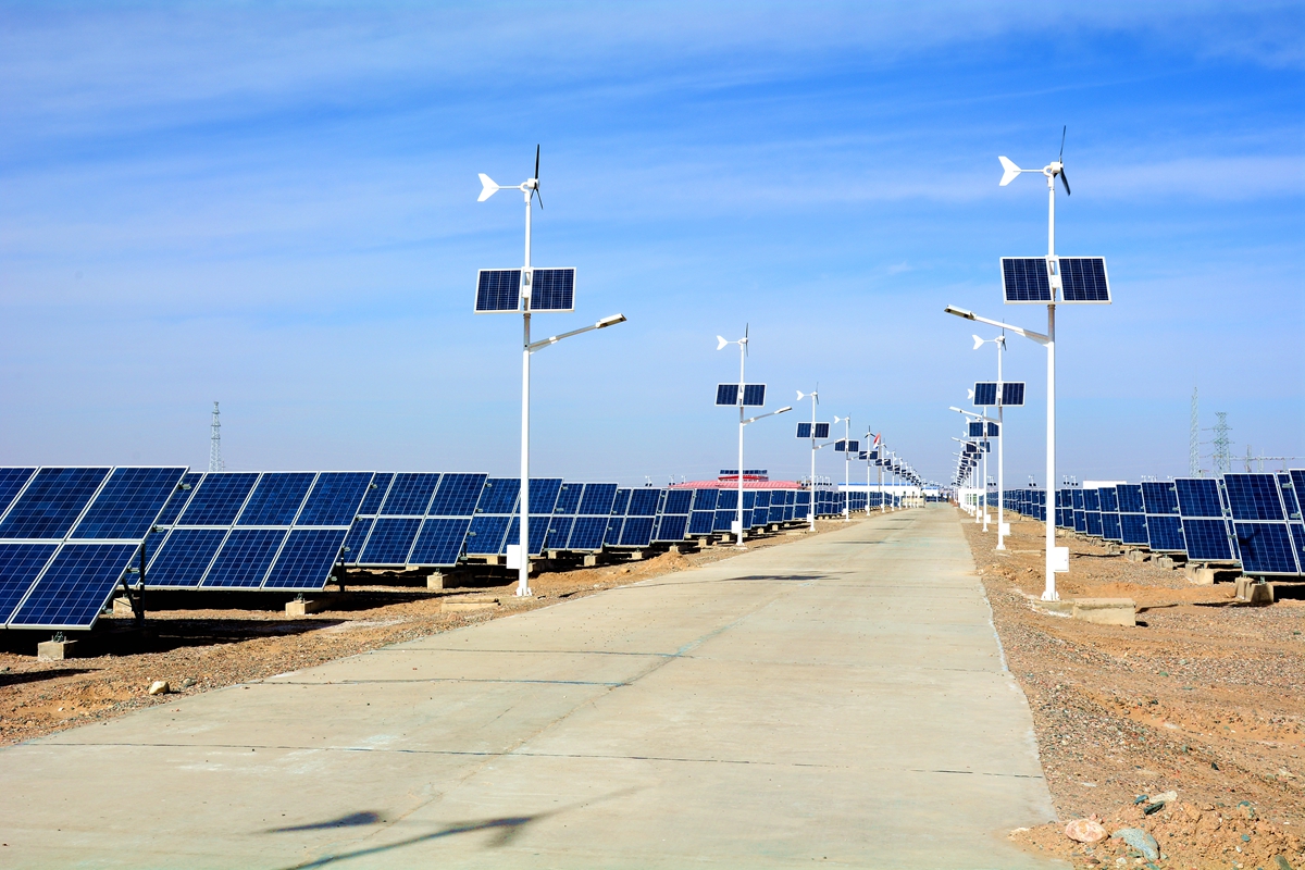 青海最大的光伏发电厂,青海最大的光伏发电图片
