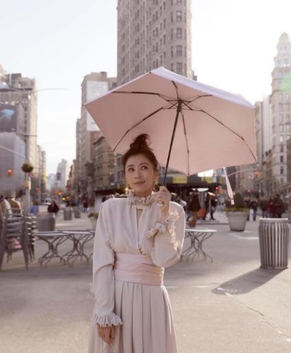 48岁贾静雯状态惊艳美貌依旧,贾静雯如何保持自己的颜值和身材