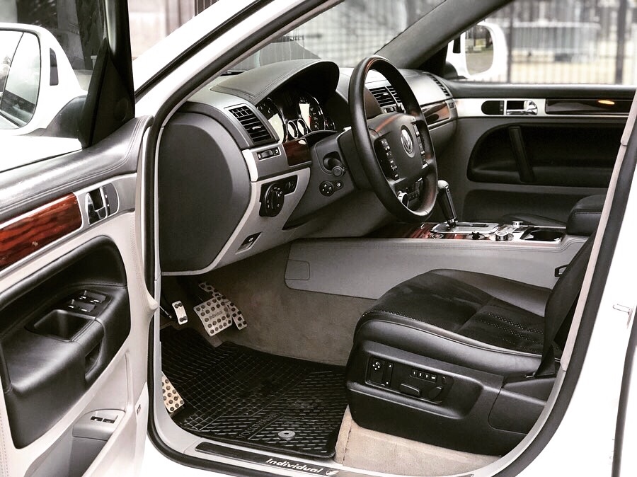 2023款途锐经典和曜黑哪个耐看,老款途锐帅气视频