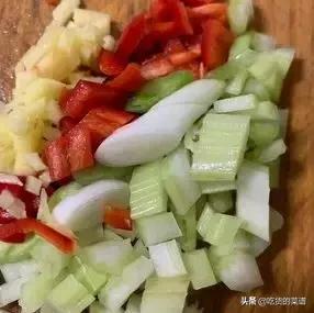 煎带鱼不粘锅不破皮的技巧,煎带鱼不粘锅不破皮的正确做法