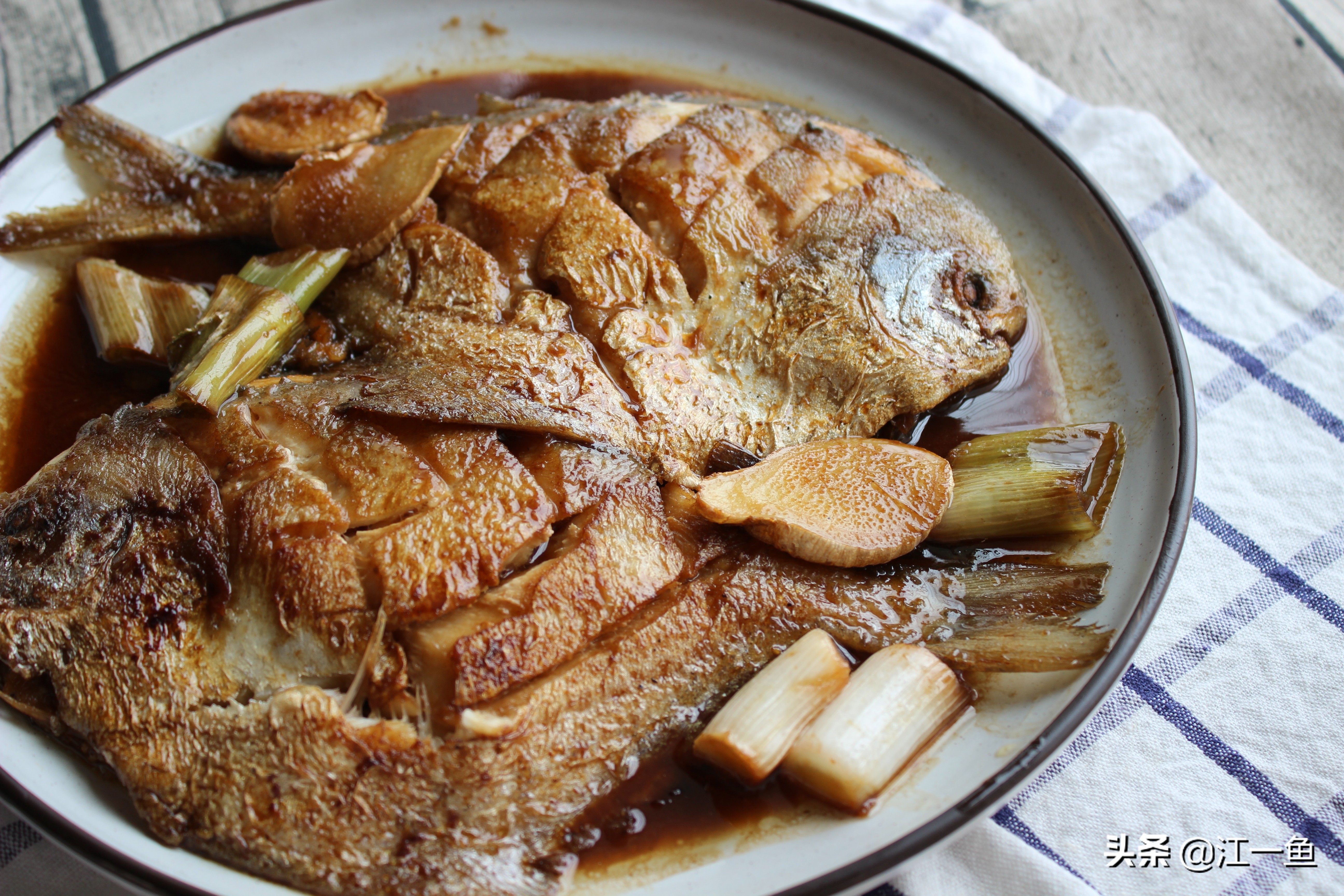 红烧银鲳鱼最正宗的做法,红烧银鲳鱼的做法最正宗的做法