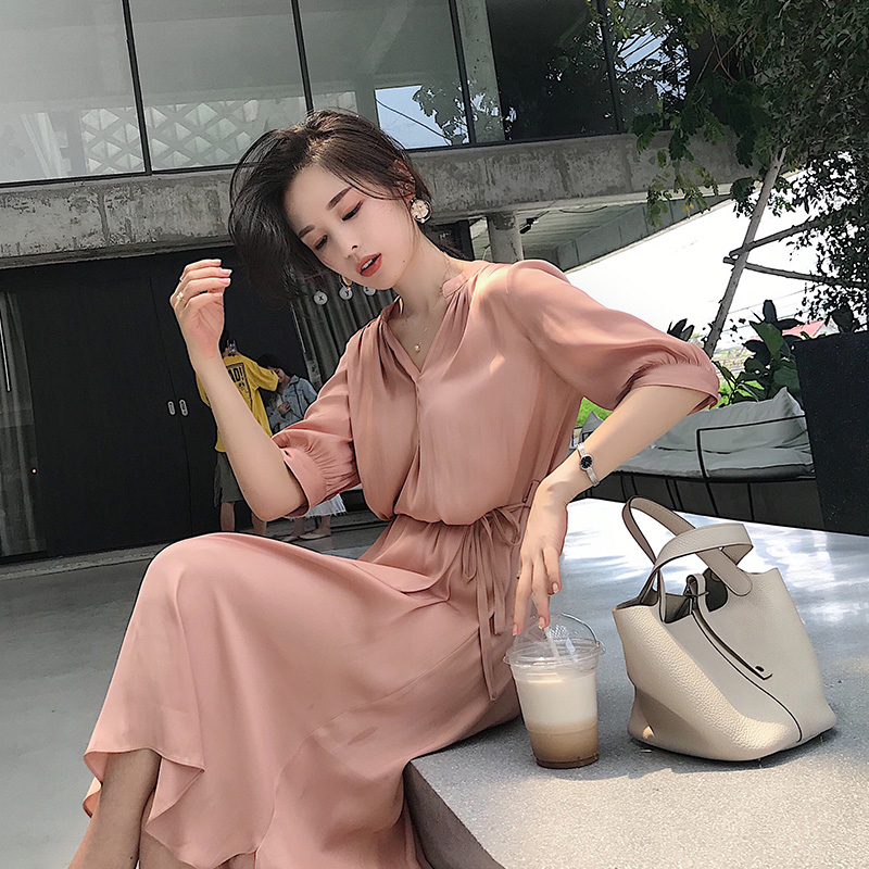 魅力网红连衣裙,显知性优雅,打造夏日迷人“砍男装”