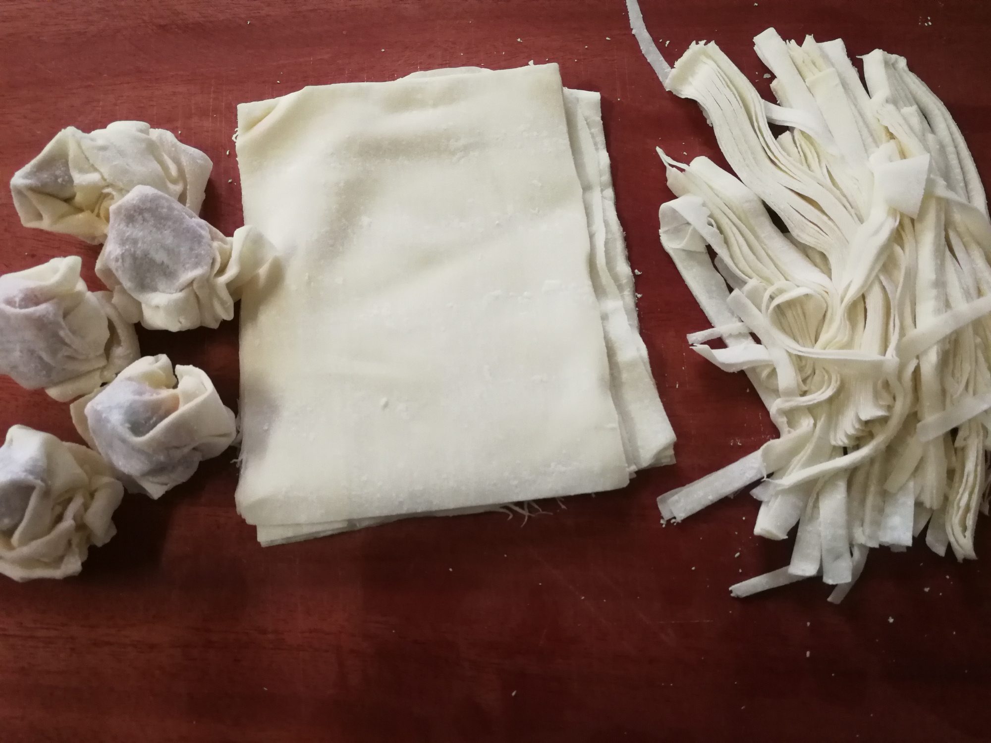 小馄饨皮怎么样包大馄饨,包馄饨的时候皮容易破怎么办