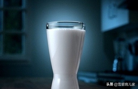 奶牛奶孩子可以喝吗,你知道奶睡对婴儿有哪些危害吗