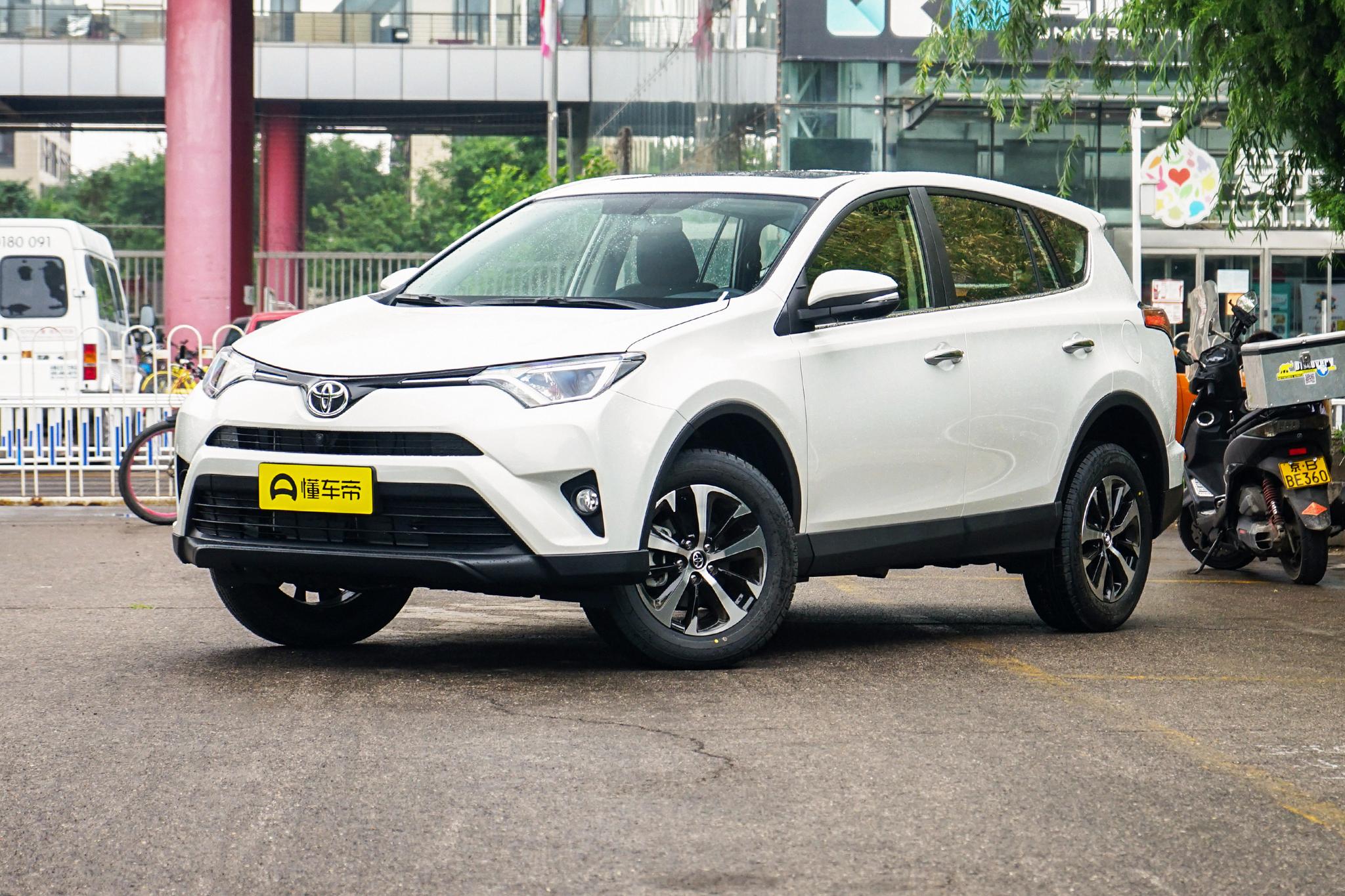 rav4荣放后备箱盖怎么修复,rav4荣放后排放下不平的解决方法