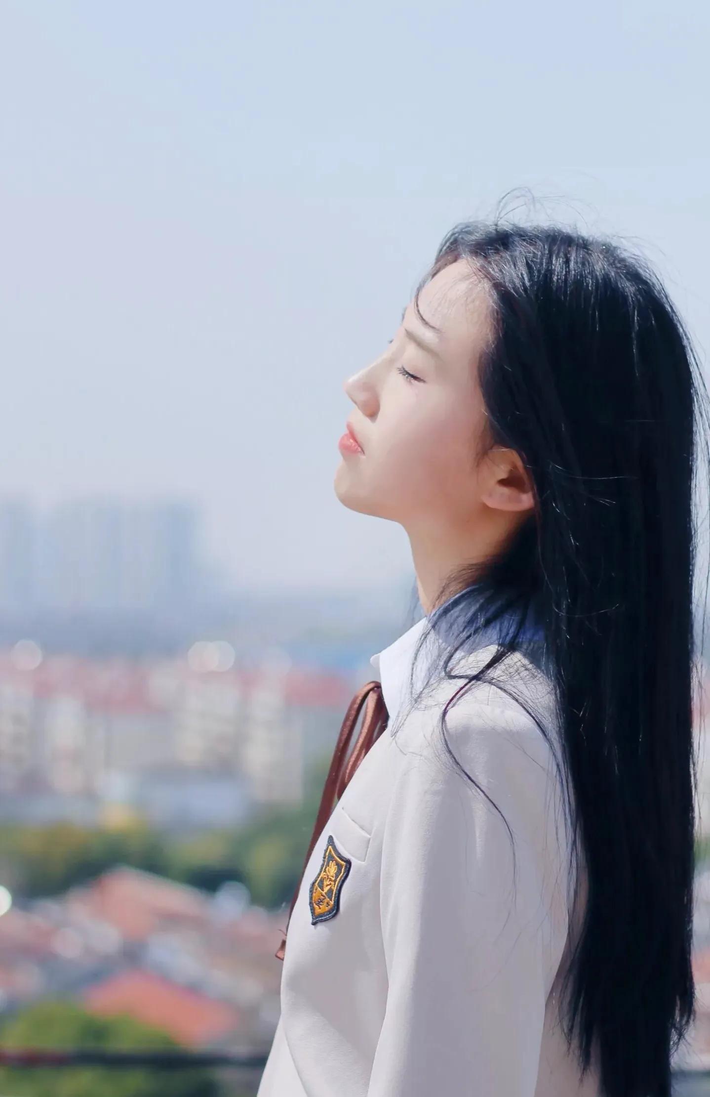 在校园穿JK制服是什么体验？回头率高么？