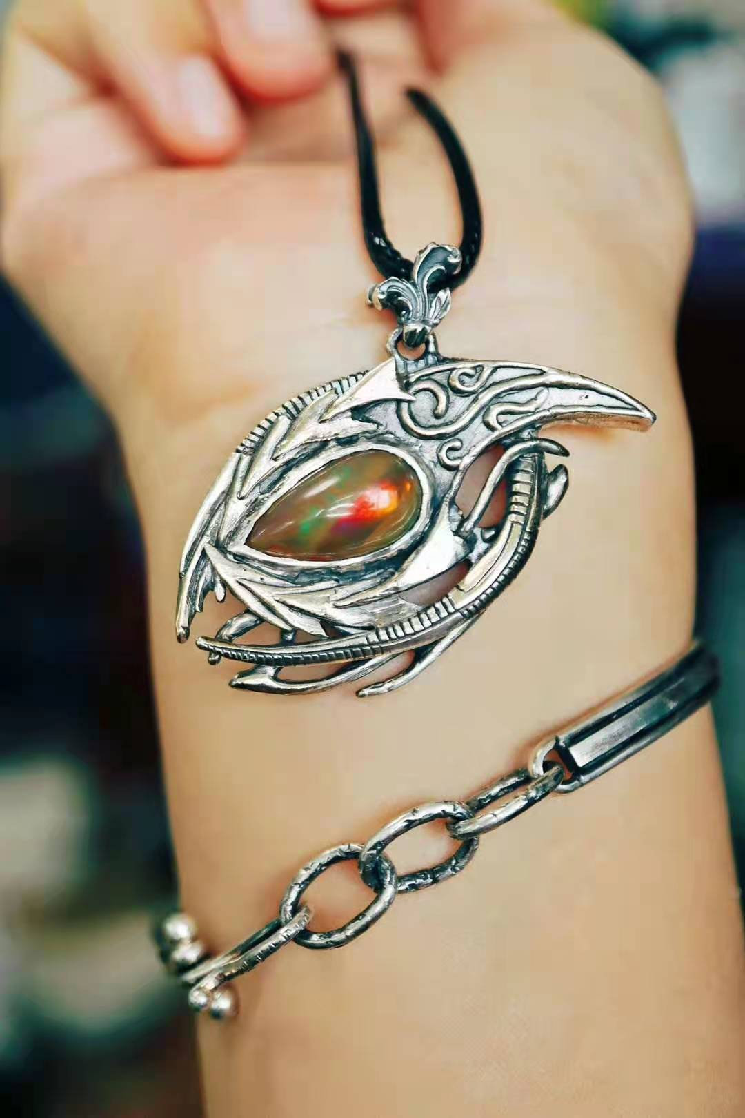 欧泊是什么宝石价格多少,欧泊是贵重宝石吗