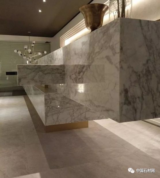 真是浪费，100多万的爵士白大理石装成这样，还好我不是业主