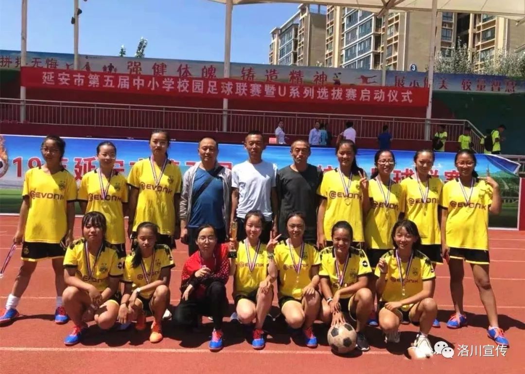 守初心担使命向党旗宣誓,守初心担使命为群众排忧解难