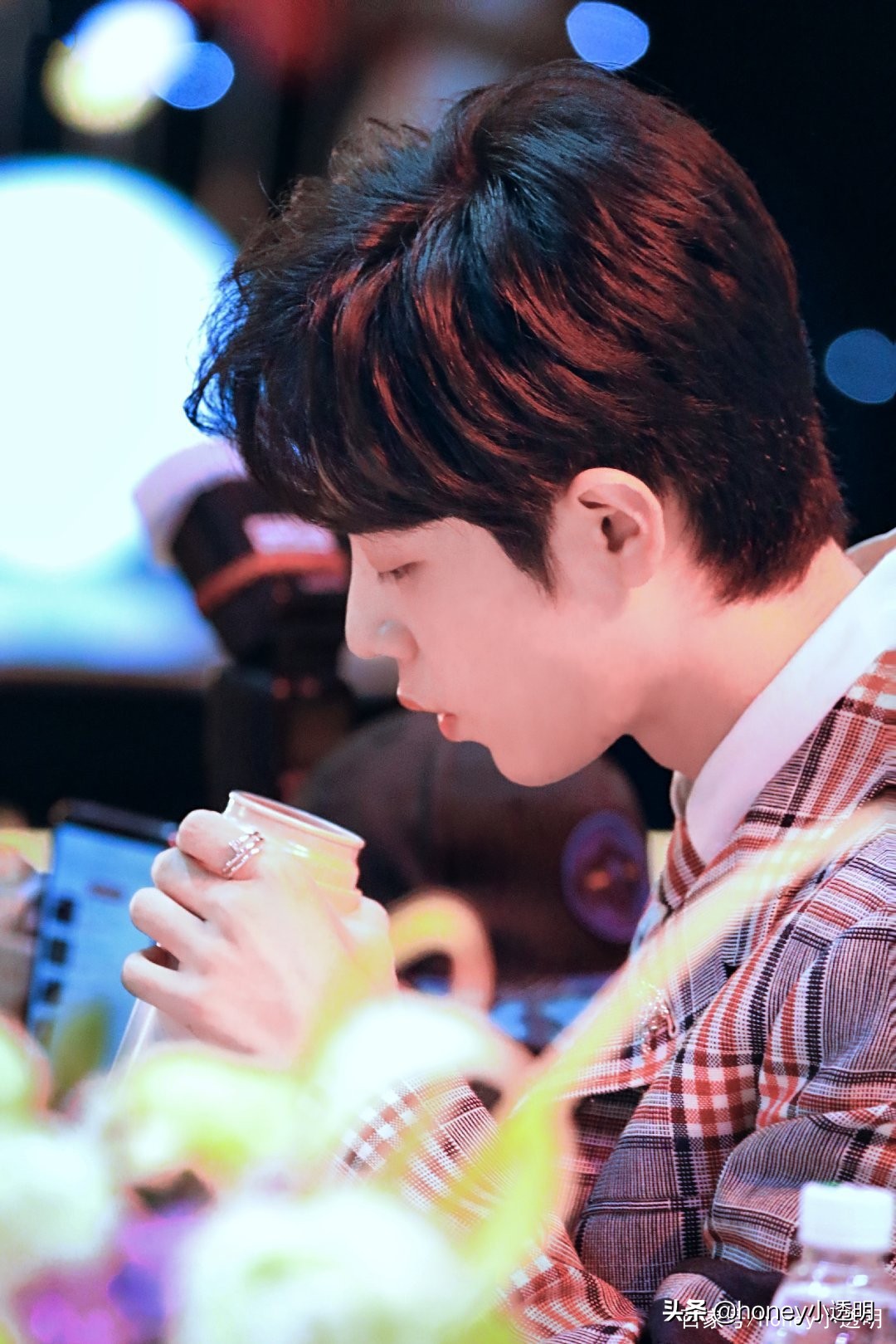 肖战“登”世界第一高楼！品牌斥资跨国直播，网友全程观看被震撼