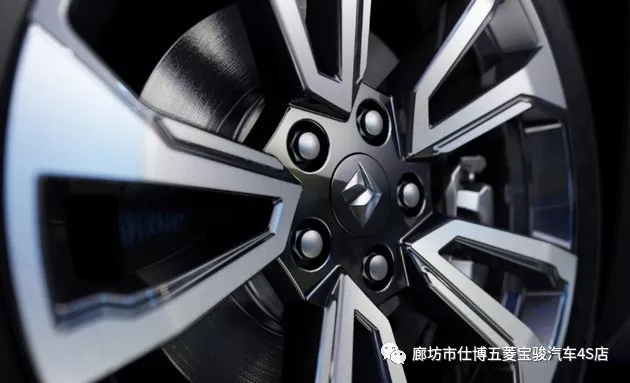 宝骏首款产品rs-5发布会,宝骏rs-5新款三大件