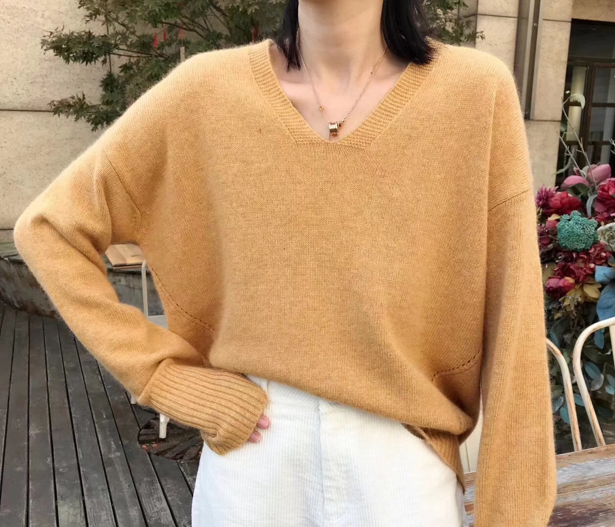 天生“大脸”怎么办？入秋穿毛衣时要注意到这3点，不然太尴尬了