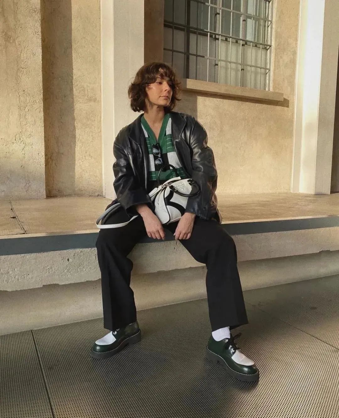 一件皮西装可以有多帅？时髦精们早已给出了答案