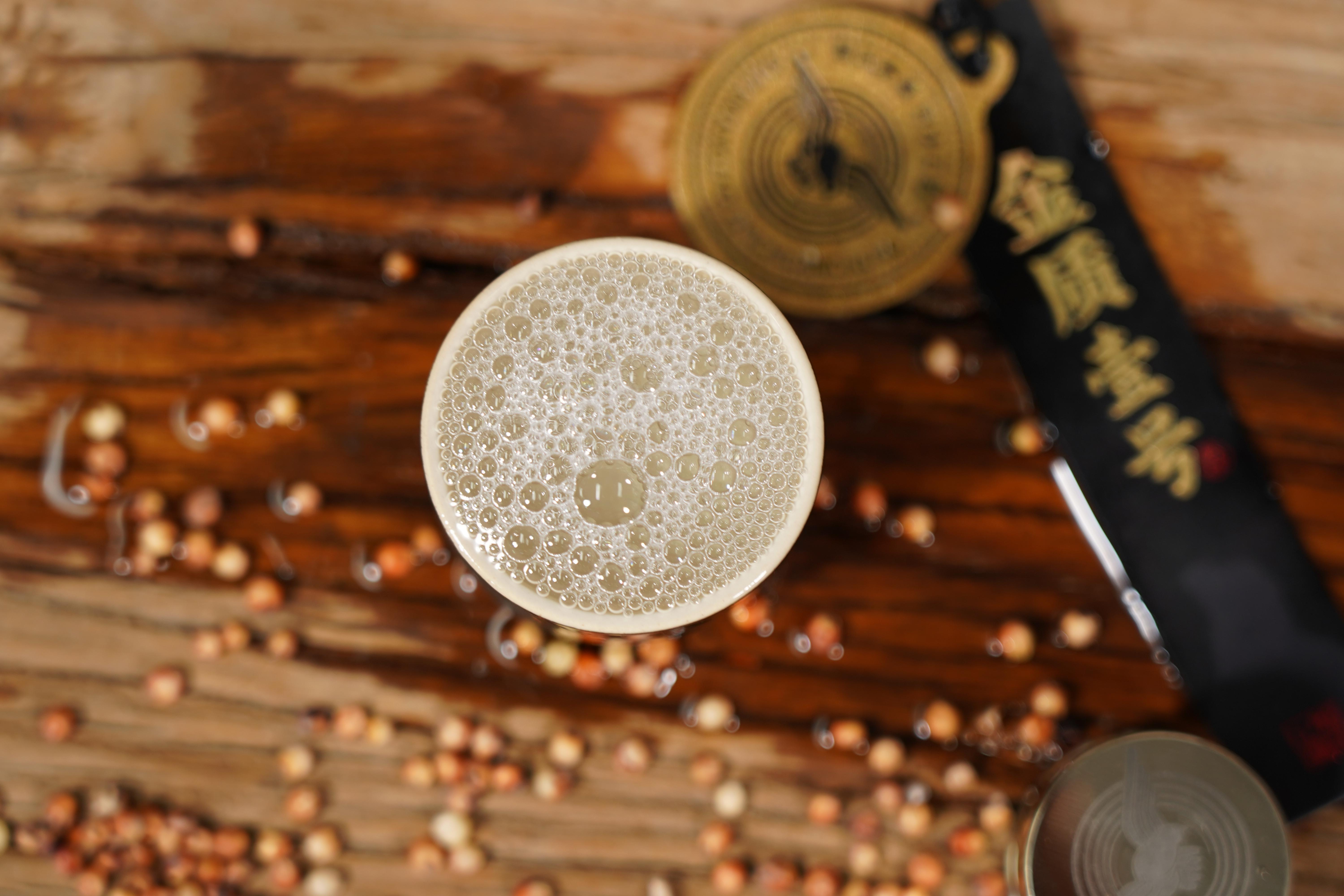 500毫升的白酒和啤酒一样重吗,一箱500的白酒多重