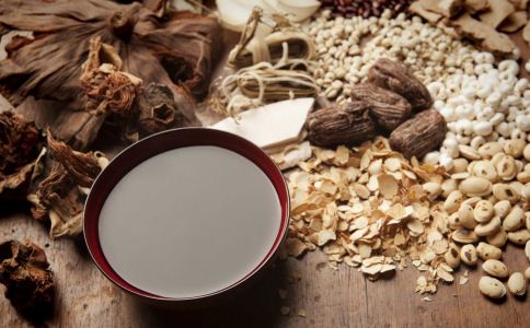 一岁婴儿反复呕吐大概一周两三次,1岁1个月孩子呕吐严重