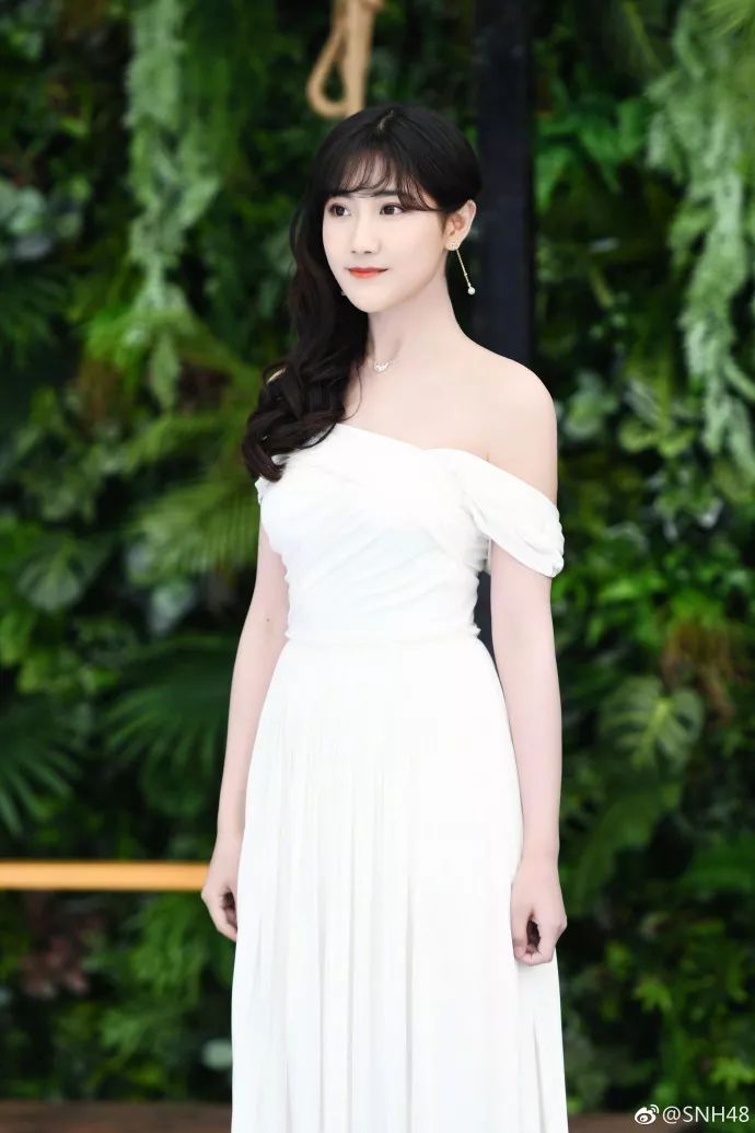 EIGSHOW丨鞠婧祎、李艺彤的仙女春夏妆容能让你美出新高度！