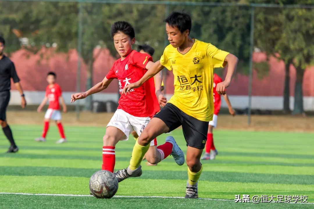 恒大足校连夺三冠,恒大足校两年100个冠军