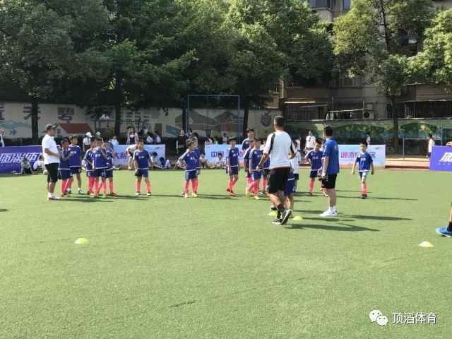 2022国际足坛发生的事,论中国足球的现状与未来论文