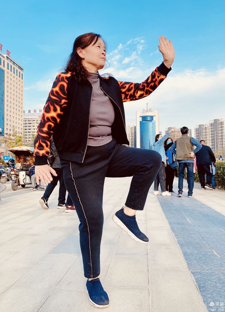 洛阳牡丹广场：*疆新**舞大联欢