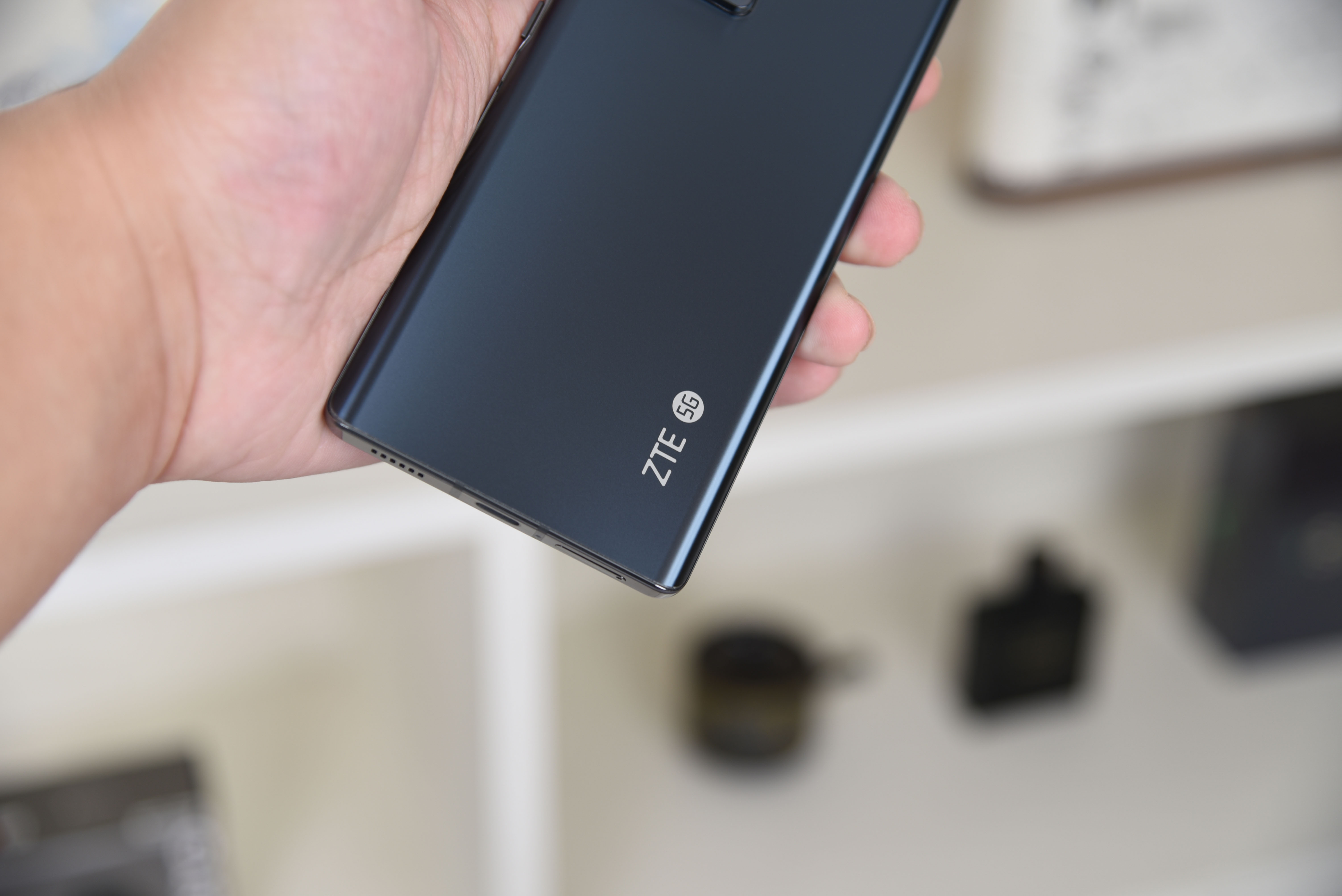 中兴axon30ultra评测屏下摄像头,中兴axon30ultra三千新机能入手吗