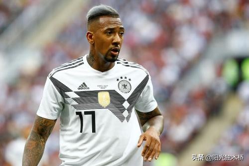 黑人球员渗透进入欧洲足球强国，英法泛滥，德意西增多