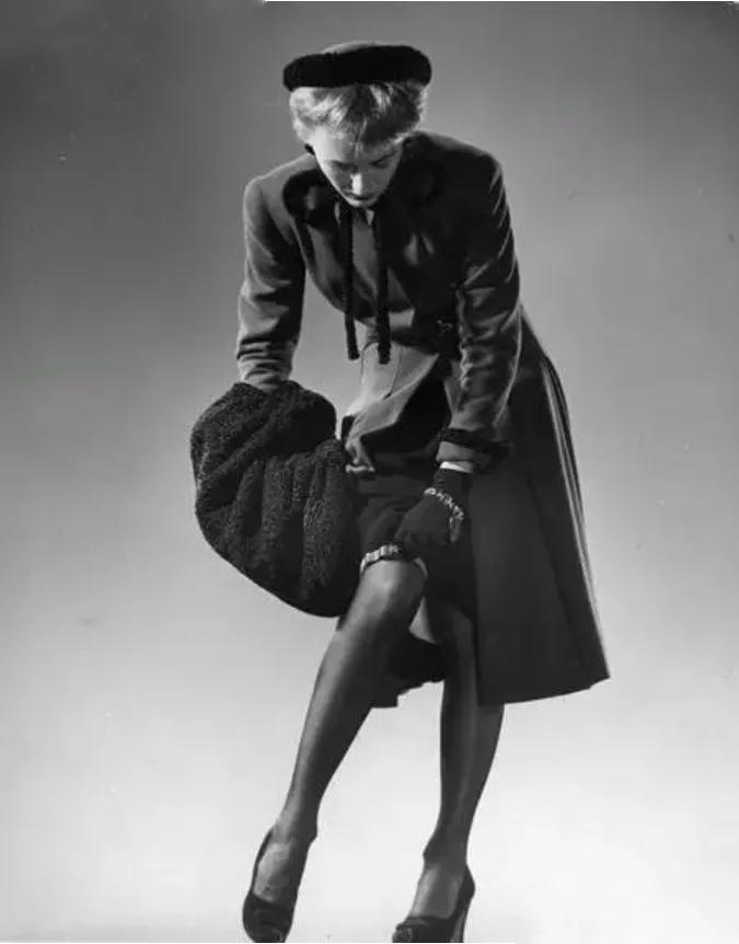 杨幂的腿弯什么原因,杨幂的筷子腿为啥那么细