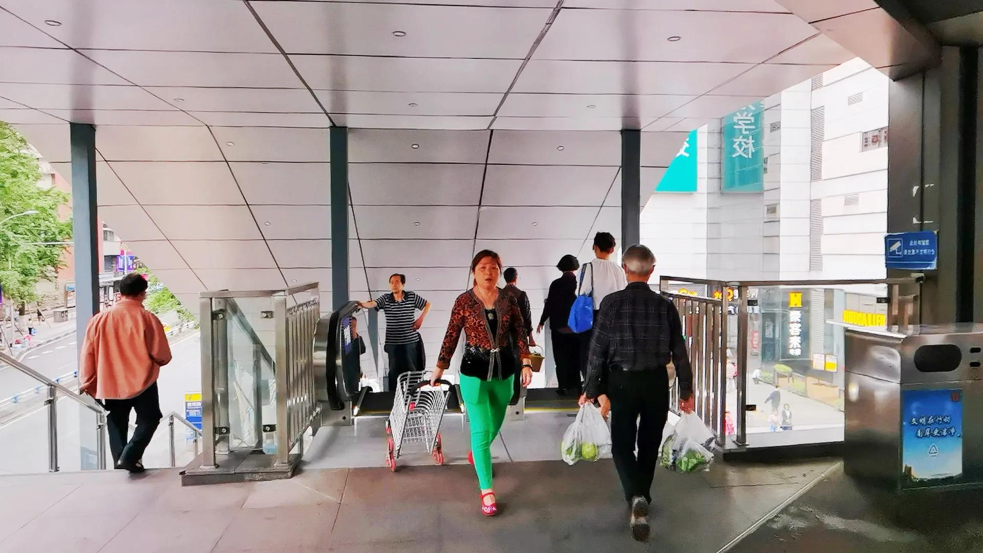 南岸区上海城人行天桥,人行天桥扶梯