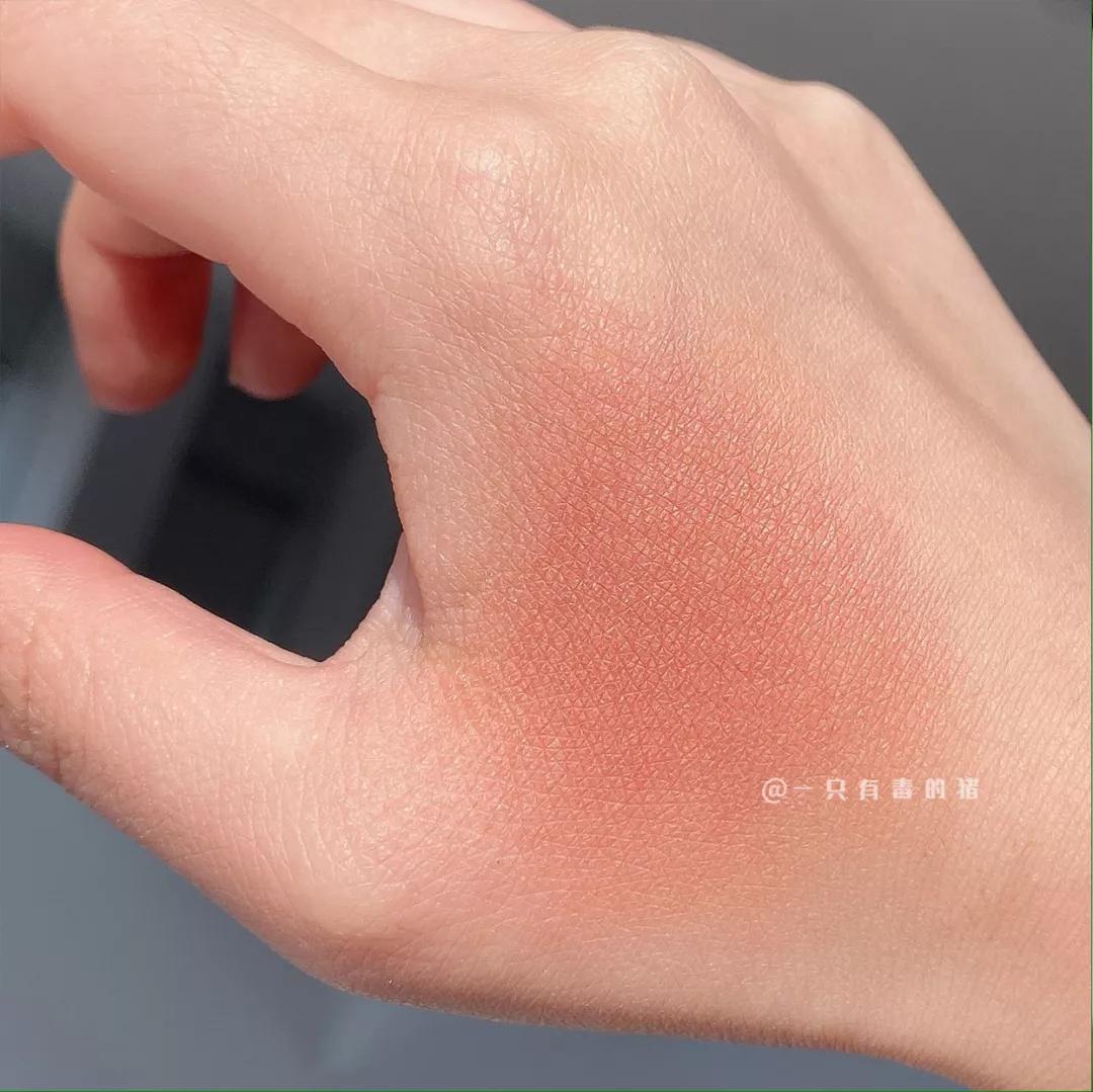 黄皮彩妆推荐一套还是二套,适合黄皮的大牌彩妆推荐眼影