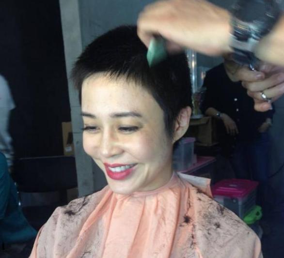 黄圣依周星驰最后一面,抛弃原配的4位明星