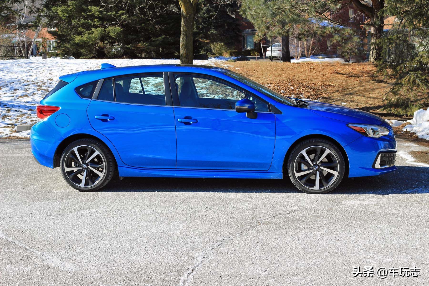 偶遇最新款斯巴鲁翼豹,2021款斯巴鲁翼豹两厢小钢炮