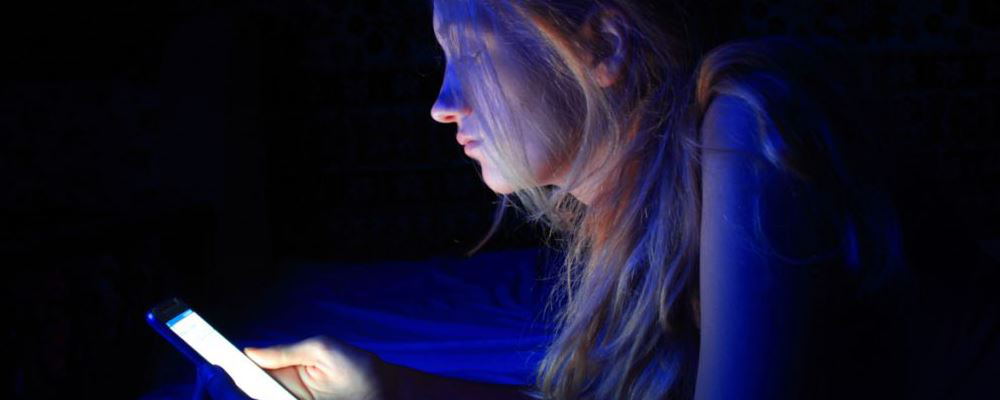 经常玩手机的护眼方法,经常玩手机会导致眼睛发黄