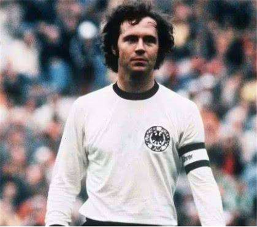 卡洛斯退役后踢弧线球,球王卡洛斯不会踢球