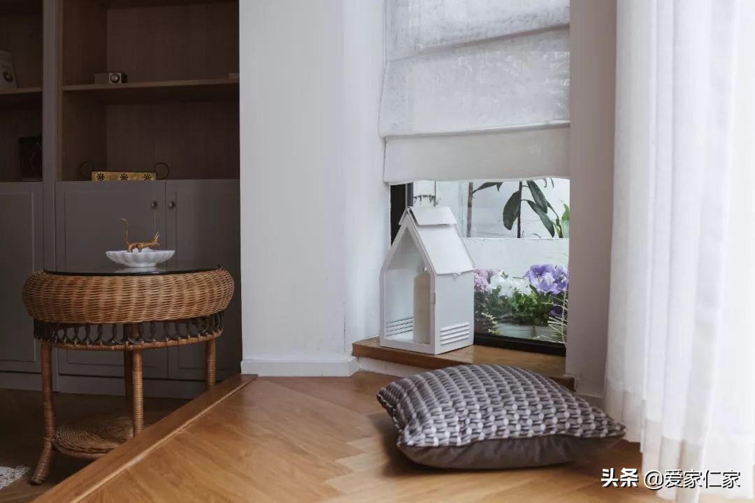 她买下32㎡上海老旧学区房，为女儿打造小桃园，还有超舒适大庭院