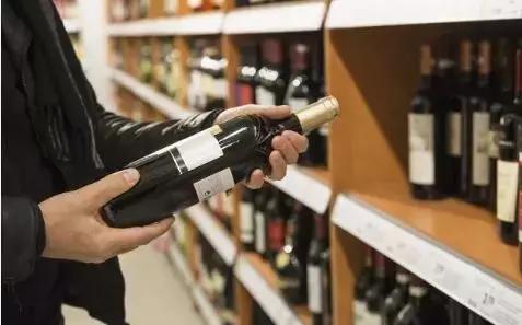 红酒怎么辨别真的假酒呢,红酒上的假酒有哪些