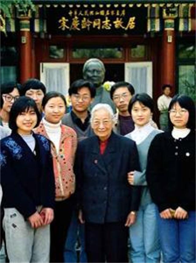 侄子忆雷洁琼：最爱家乡腐乳咸鱼，曾劝其别移民