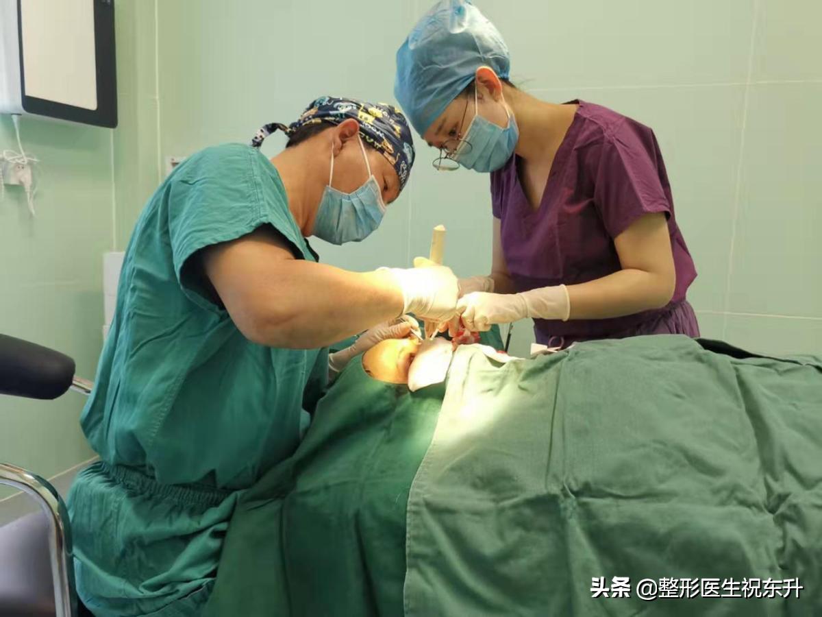 去眼袋手术亲身经历日记,做过祛眼袋手术几个小时会痛