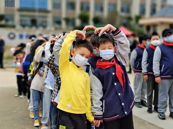 登封市中小学生开学,登封新生入学