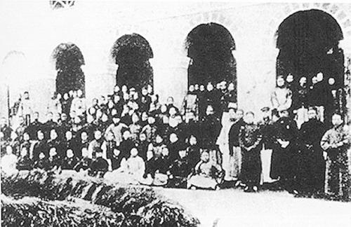 民国二“名骂”：一个自愿赴狱一个亡命天涯，数年后大“打”出手