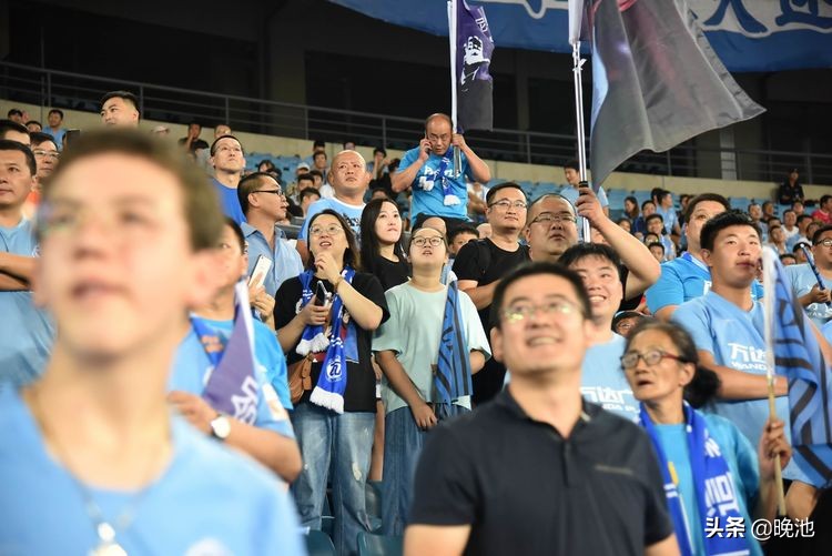 大连人对阵北京国安精彩回放,大连一方山东鲁能球迷助威